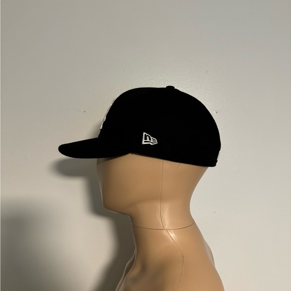 7 1/8 New Era White Sox Hat - Picture 2 of 5